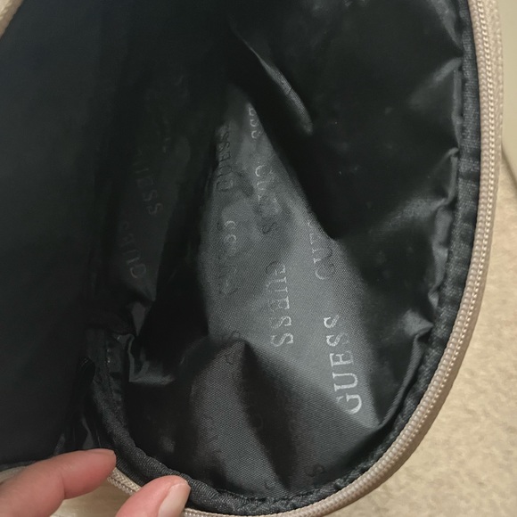 NWT Floral Guess Cosmetic Case - Picture 7 of 8